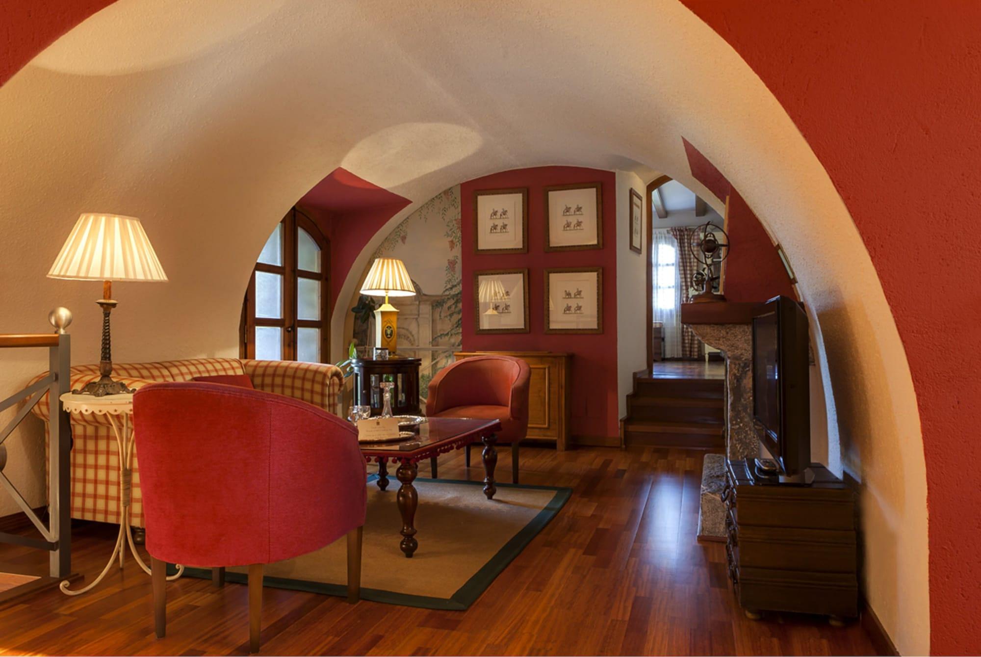 El Castell De Ciutat - Relais & Chateaux Сео-де-Уржель Экстерьер фото